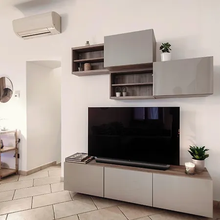 Il Lauro - By Myhomeincomo * Côme