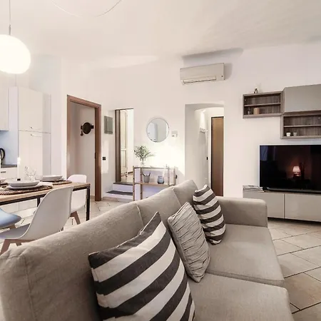 Apartment Il Lauro - By Myhomeincomo