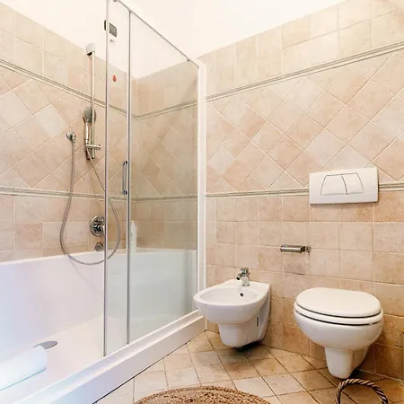Apartment Il Lauro - By Myhomeincomo *