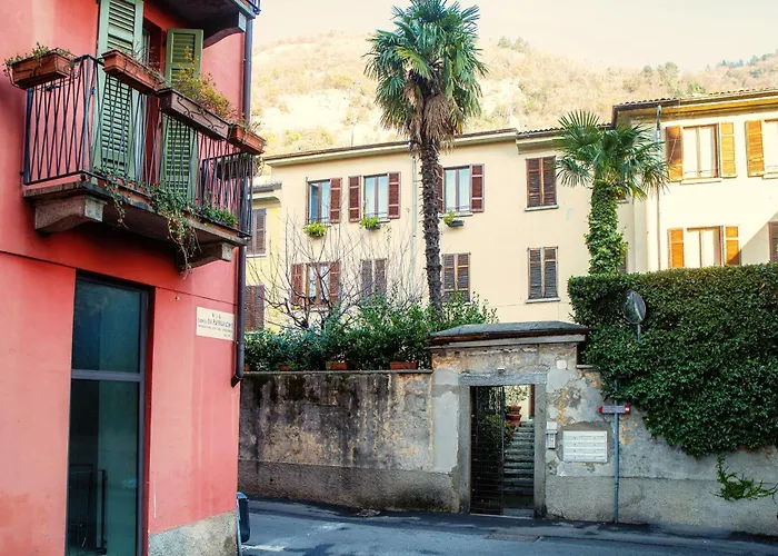 Il Lauro - By Myhomeincomo *